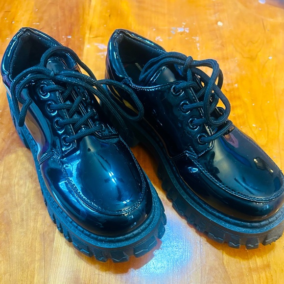 boutique Shoes - Patent Leather Laced Shoes Sz 5.5